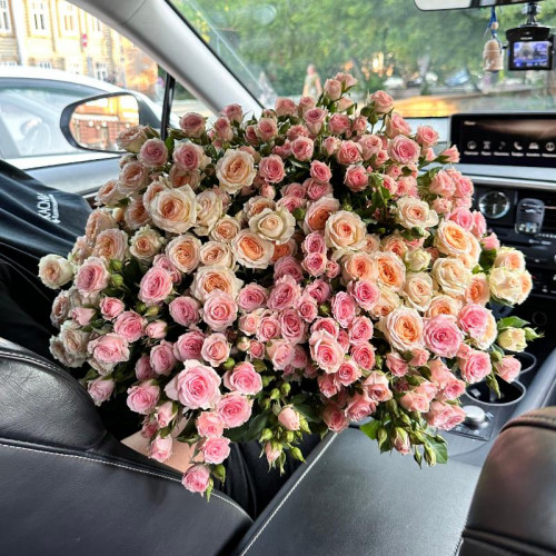 Кустовая пионовидная роза