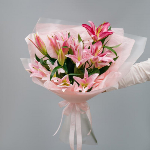 Розовая лилия