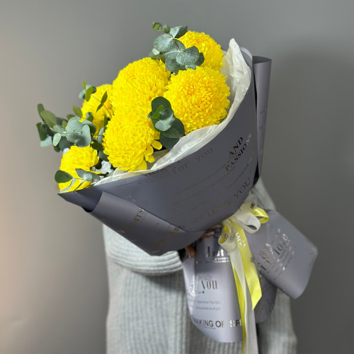 Жёлтая одноголовая хризантема