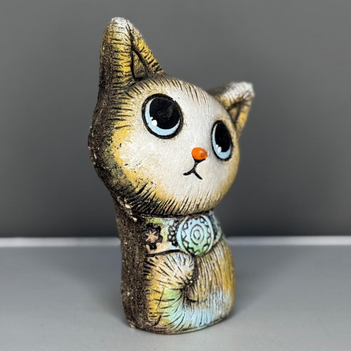 Кот с большими глазами