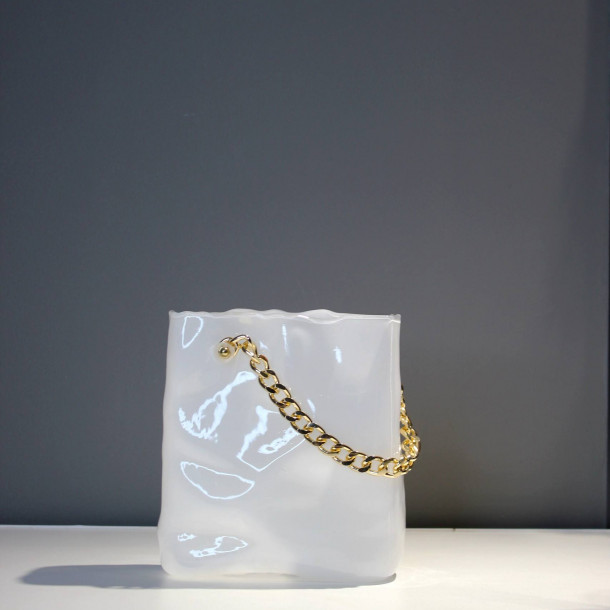 Ваза с цепью