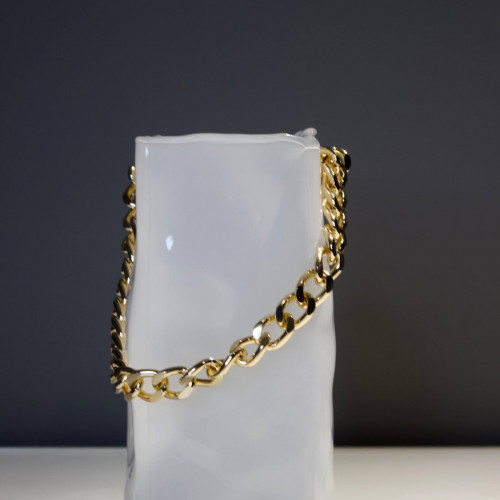 Ваза с цепью